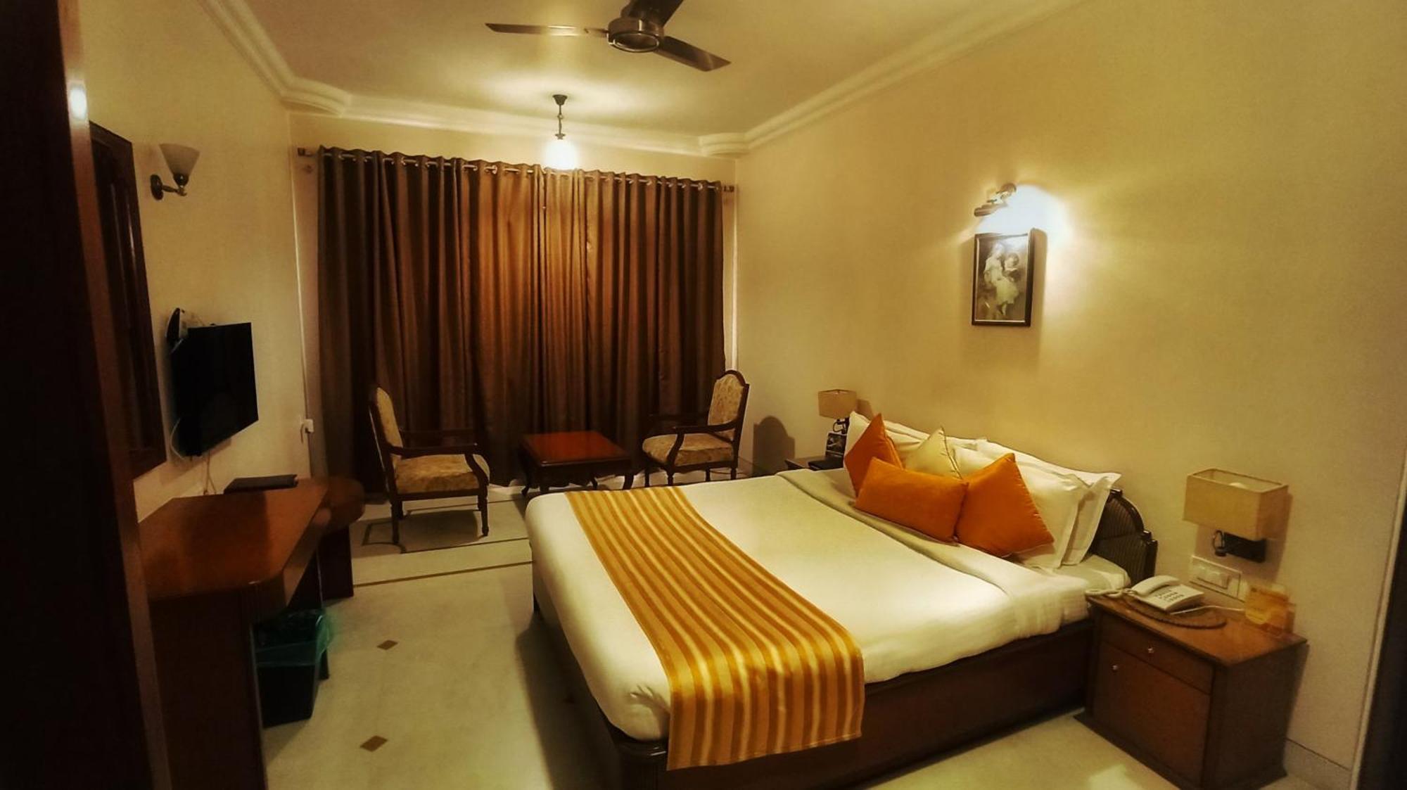 Kailash Parbat Hotel Lonavala Luaran gambar