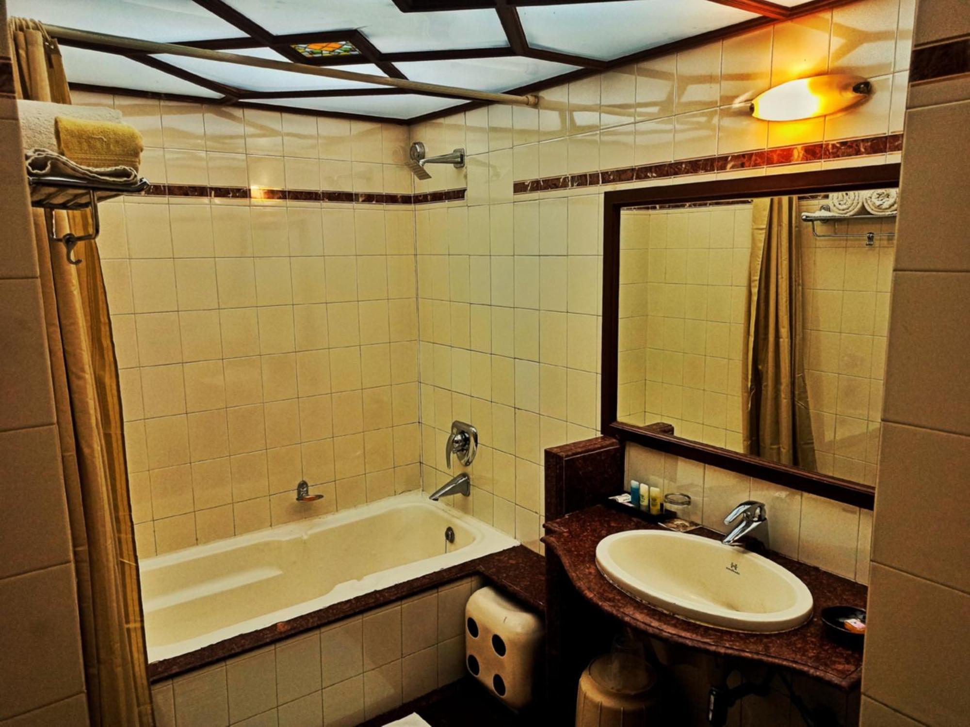 Kailash Parbat Hotel Lonavala Luaran gambar