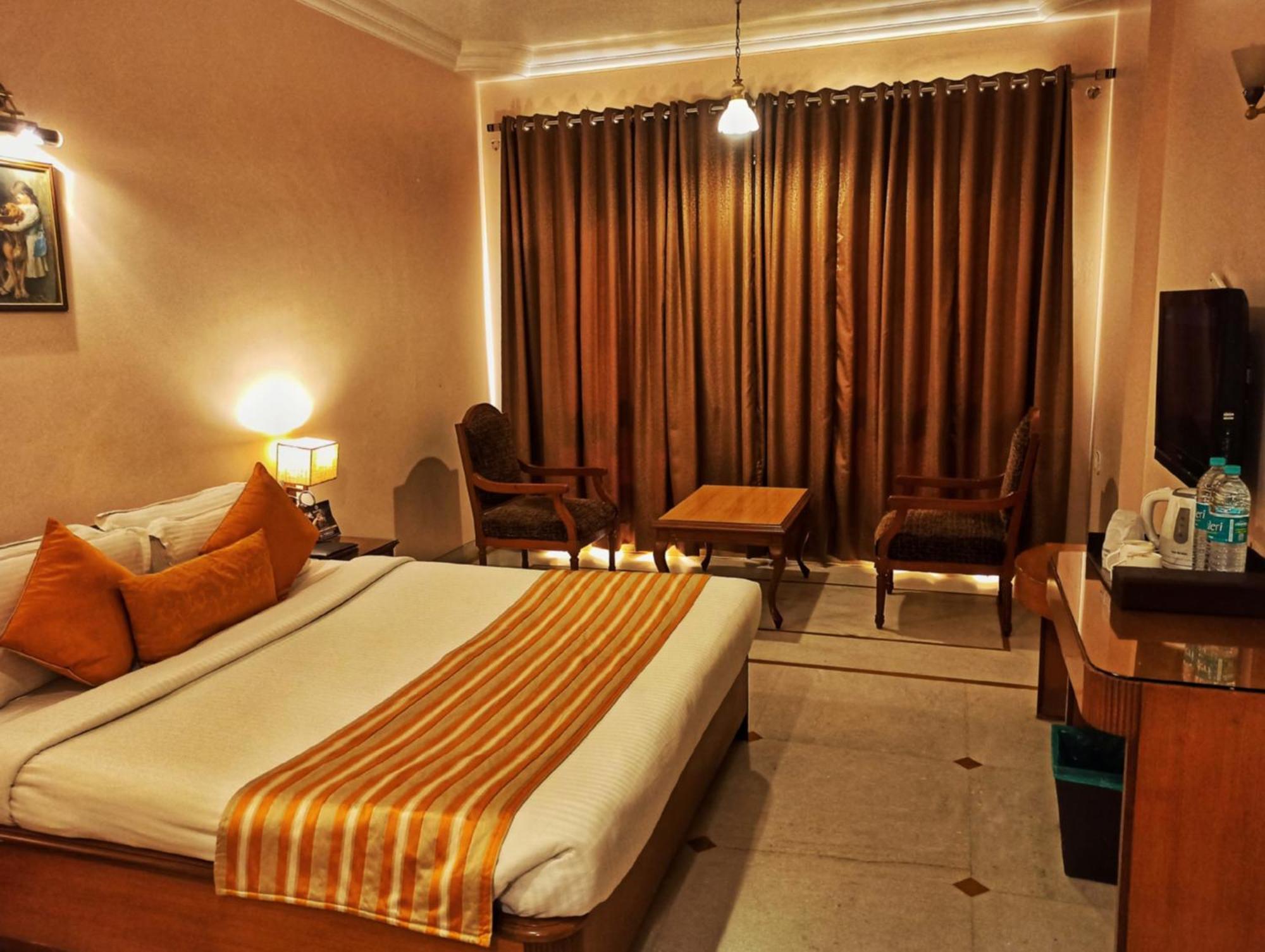 Kailash Parbat Hotel Lonavala Luaran gambar