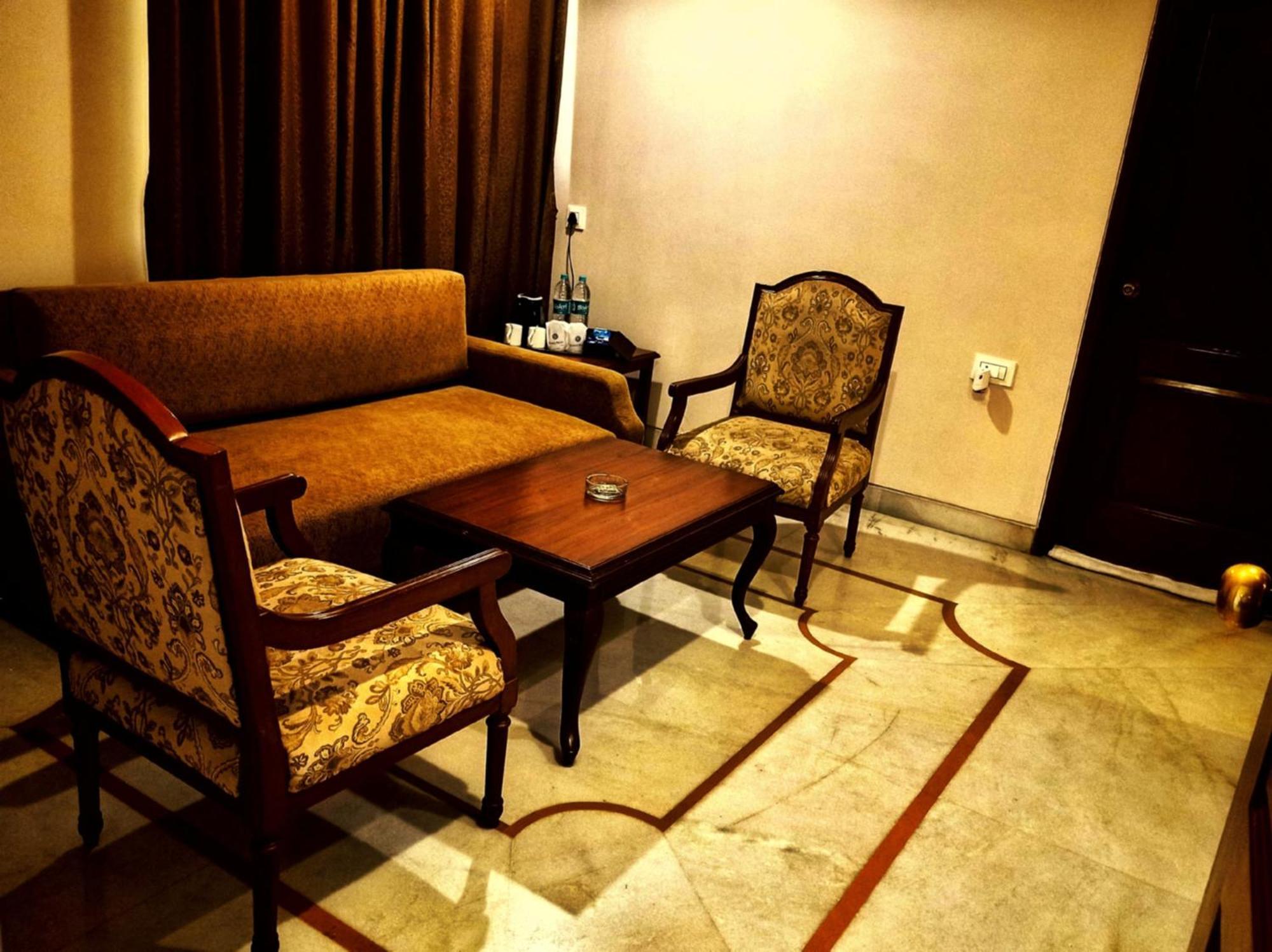 Kailash Parbat Hotel Lonavala Luaran gambar